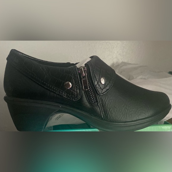 Womens Easy Street Black Comfort Mules - Picture 2 of 16
